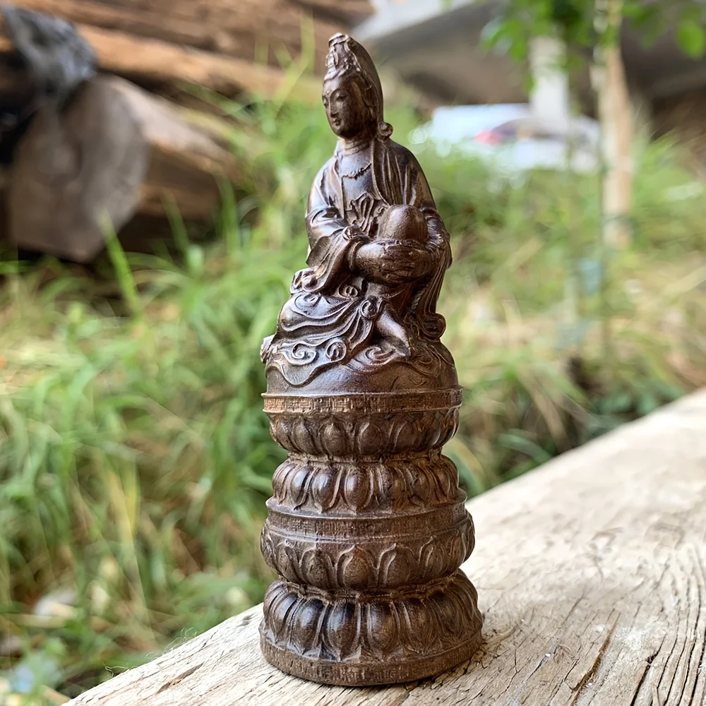 Hand-Carved Wooden Creative Guanyin Figurine, Suitable for Handheld Crafts and Collectibles, Wooden Handicrafts for Portable Use