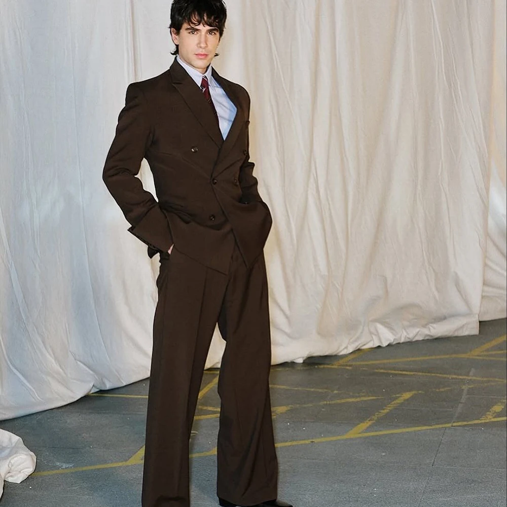 

Новинка 2025 года, винтажный мужской темно-коричневый двубортный костюм, комплект из 2 предметов, куртка и брюки с пиковыми лацканами, тонкий офисный вечерние мужской наряд