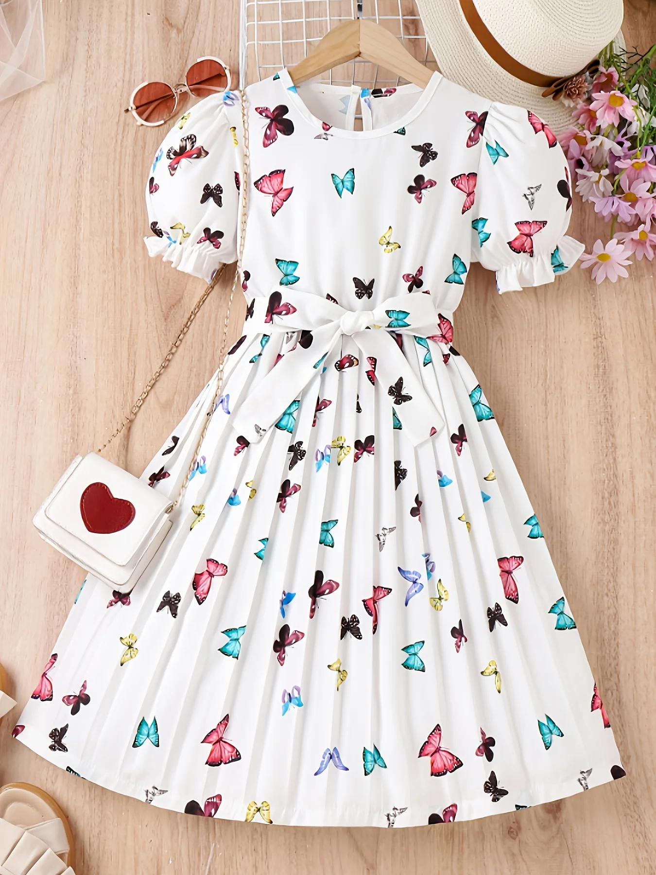 

Модное весенне-летнее белое платье для девочек с коротким рукавом, бантом и поясом на талии