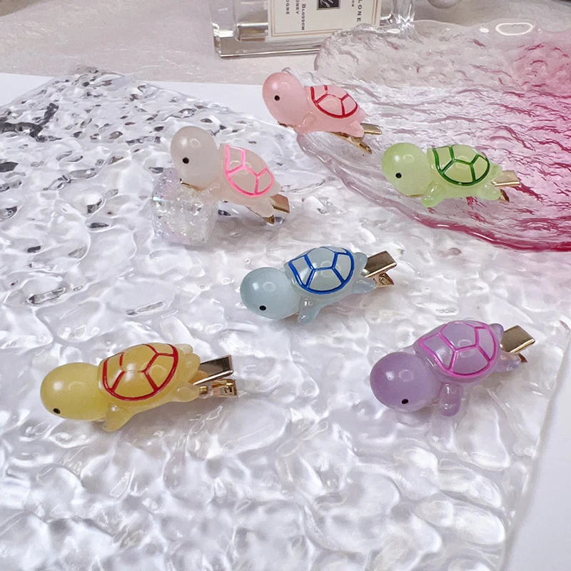 Mini Cartoon Luminous Turtle Resin Hairpin Glow-in-the-dark Color Turtle Woman Hair Accessories Decoration Bangs Ornament