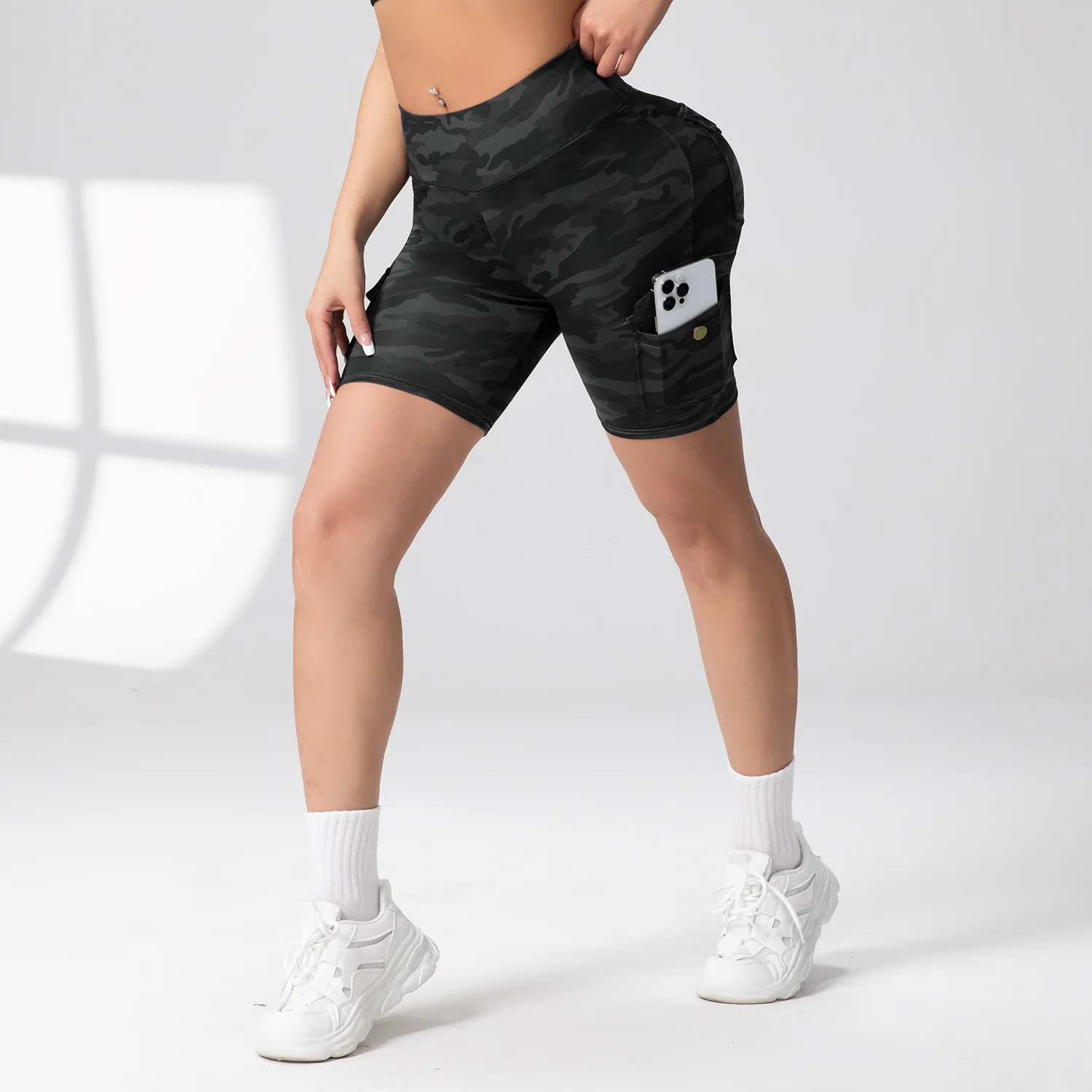 Women Camouflage Print Yoga Cargo Shorts With Pockets High Waist Butt Lifting Workout Tights Gym Elastic Shorts Streetwear