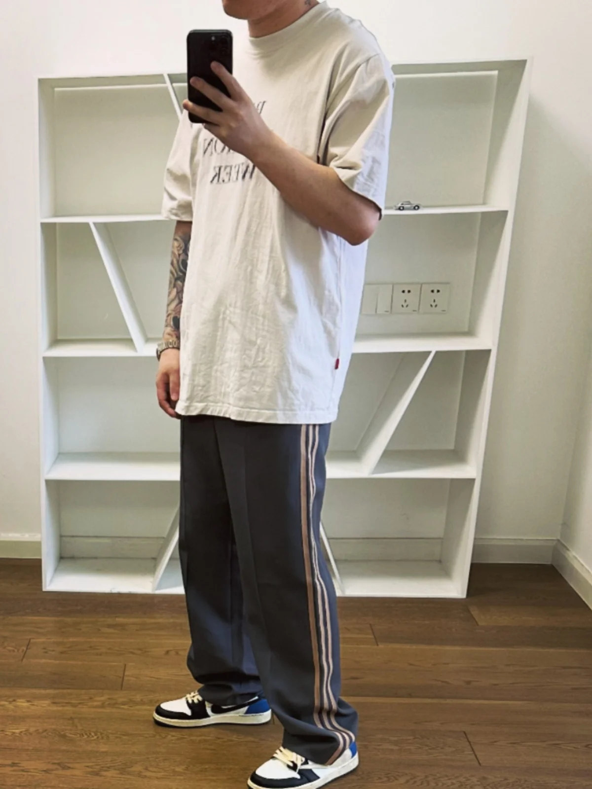 

Bttjob Paris Faion Week Aphic Tirt Pixel Letter ort Sve 250g Stand Fit Pure Cotton Urban Faion Youth Top