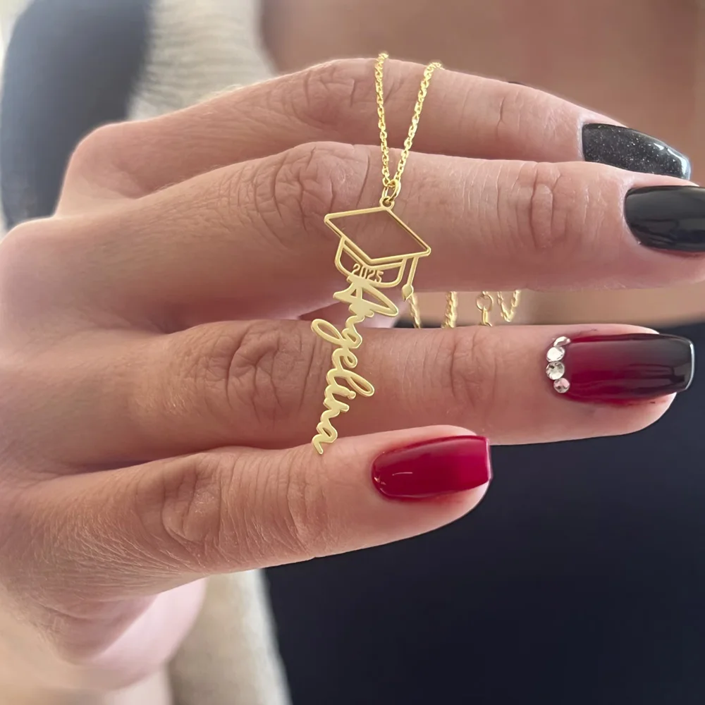 

Персонализированное выпускное ожерелье для мужчин и женщин, подвеска в виде выпускной кепки на заказ, ювелирные изделия для студенческого класса, подарок для выпускного вечера 2025