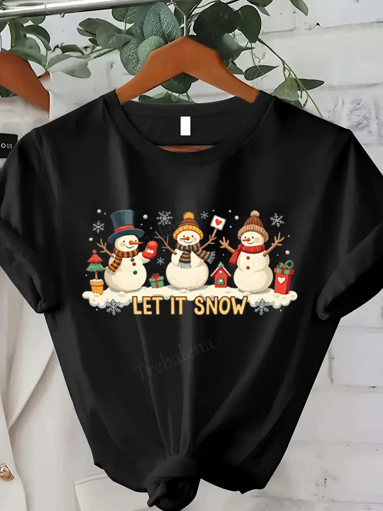 

Женская футболка «Рождественский снеговик» Женская футболка «Let It Snow»