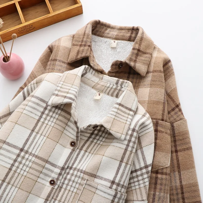 Camicia scozzese ispessita da donna autunno e inverno in pile lucido versione coreana giacca di lana calda vento pigro retrò