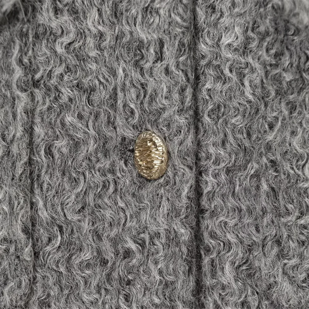 Giacca invernale in pelle di perle impreziosita da bottoni dorati alla moda da donna nuova