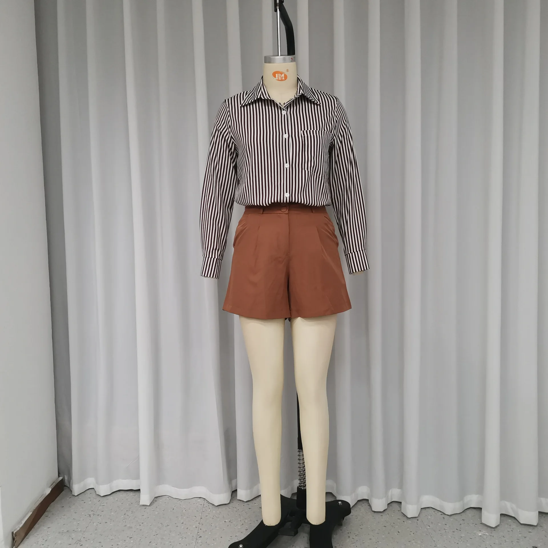 Conjunto de dos piezas para mujer, pantalones cortos a rayas, cuello vuelto, camisa informal holgada, Tops, pantalones cortos de cintura alta