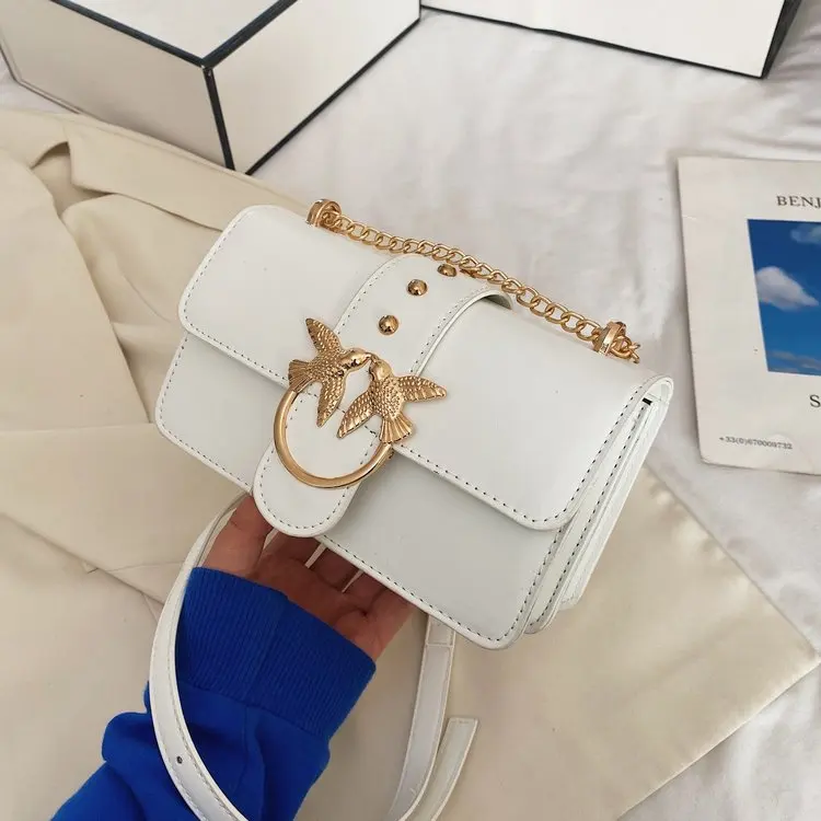 

Роскошная структурированная сумка-сэтчел, квадратный ретро-дизайн с верхней ручкой, съемный плечевой ремень, текстурированная конструкция с элементами панельной отделки.