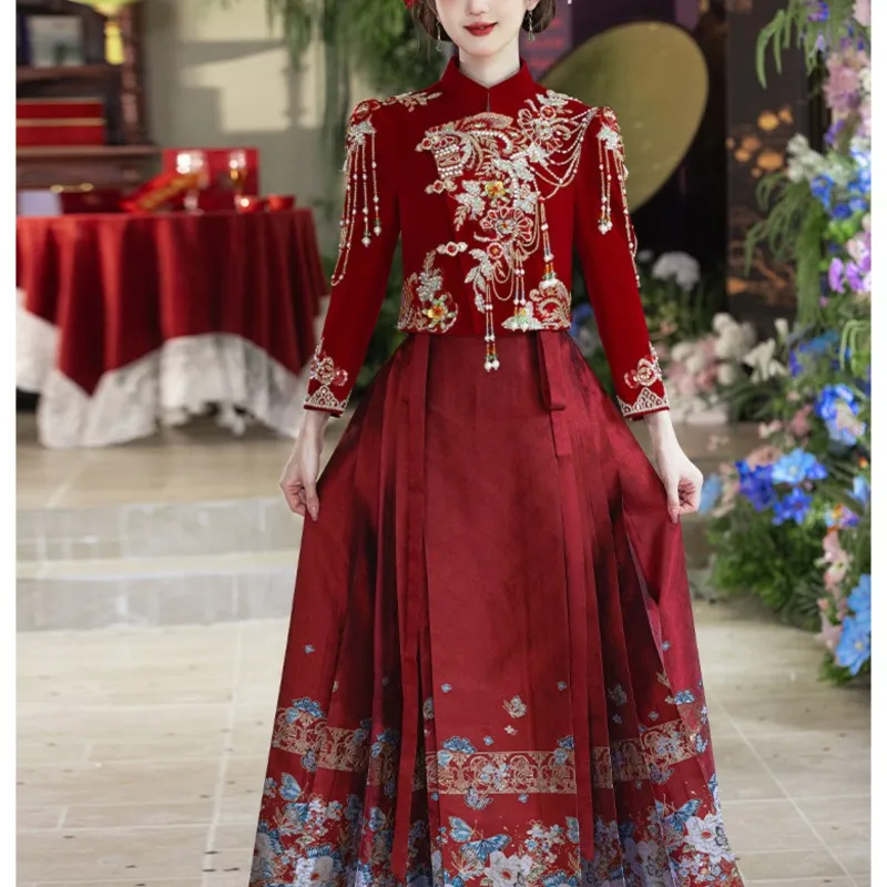 

A new Chinese-style dress set wedding
