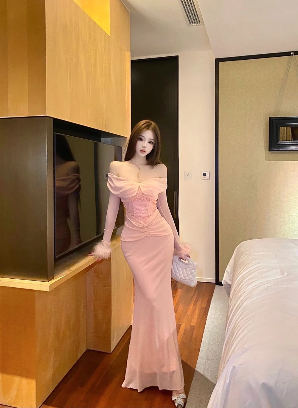 セクシーなY2Kスラッシュネックレースピンクボディコンドレス、黒のウエストシェイプ、ふわふわ袖のペンシルマーメイドヘムドレス、パーティー、プロム、ベスティドス、ローブ