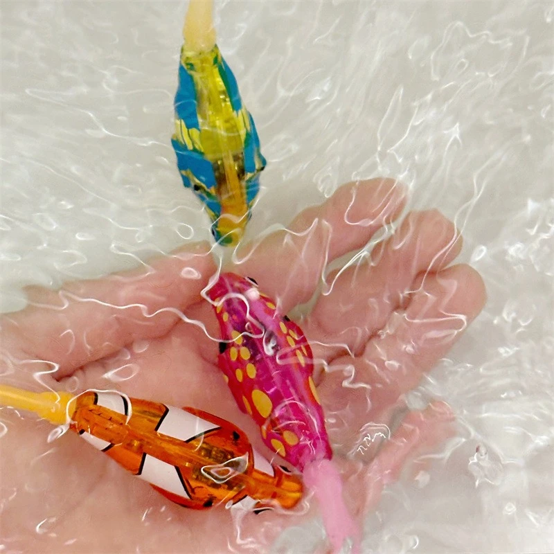 لعبة تفاعلية لحوض الاستحمام الإلكتروني الحساس للضوء للأطفال، تحاكي سباحة الأسماك الحيوانات الأليفة الملونة، مثالية كهدية للعطلات