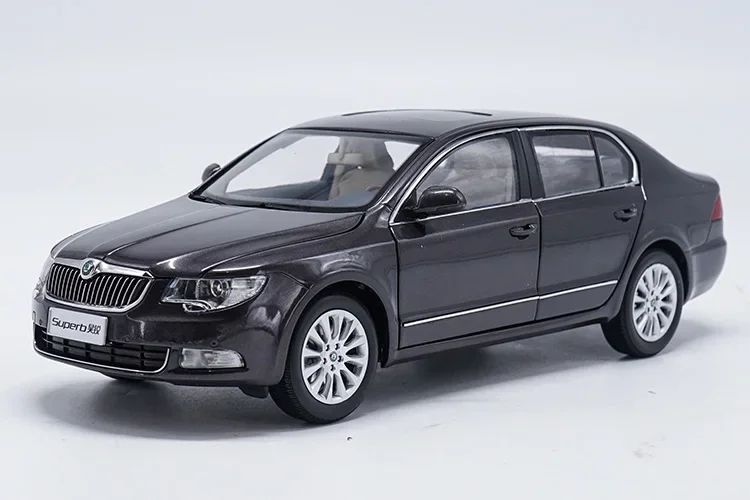 1:18 Scale Diecast Alloy Skoda Superb BROWN Cars Toys Model Classics Nostalgia Adult Collection Souvenir Gifts Static Display