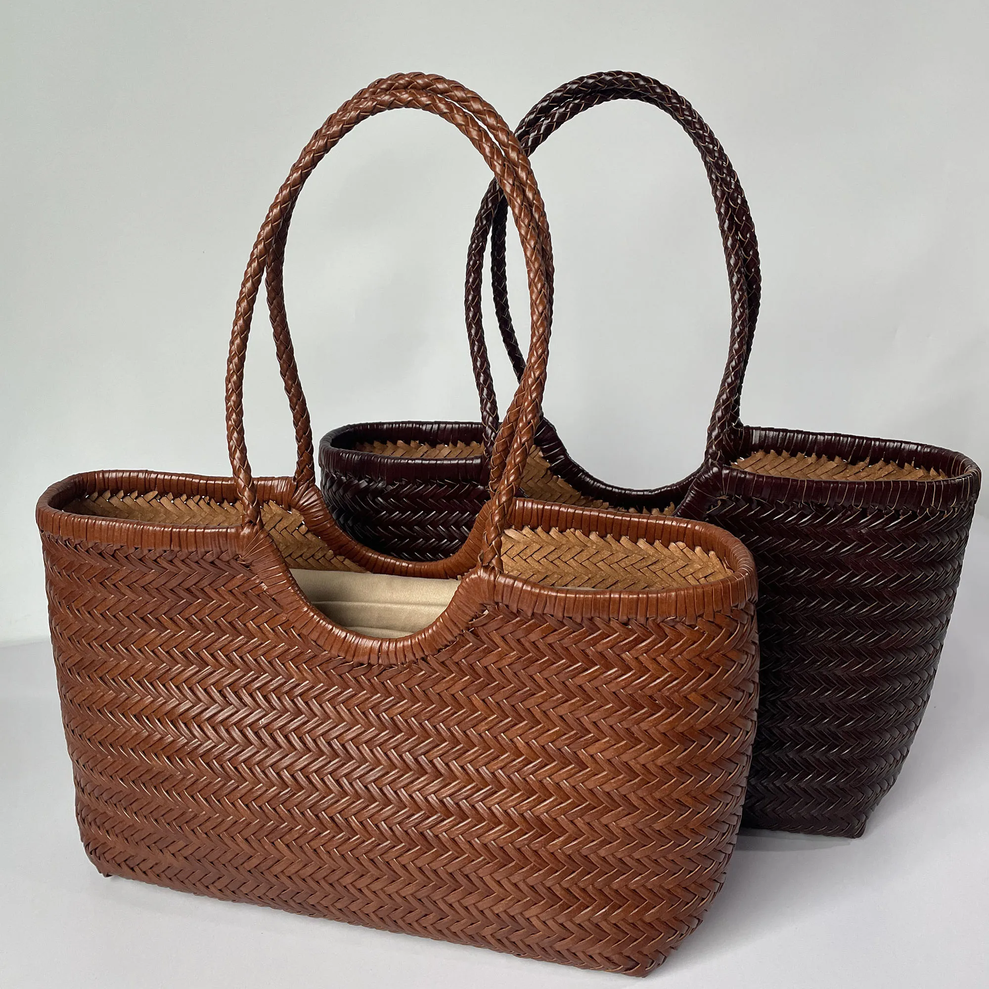 Genuine leather hand-woven vintage tote bag 2025 new classic design cowhide shoulder bag women's spring summer French bucket bag