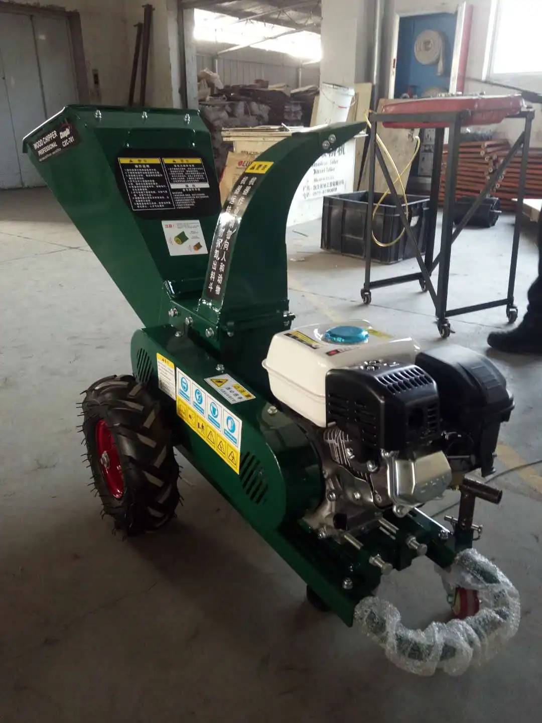 

Mobile Garden Petrol Branch Self Feeding Motor Powered Small Wood Chipping Machine Chipper Shredder