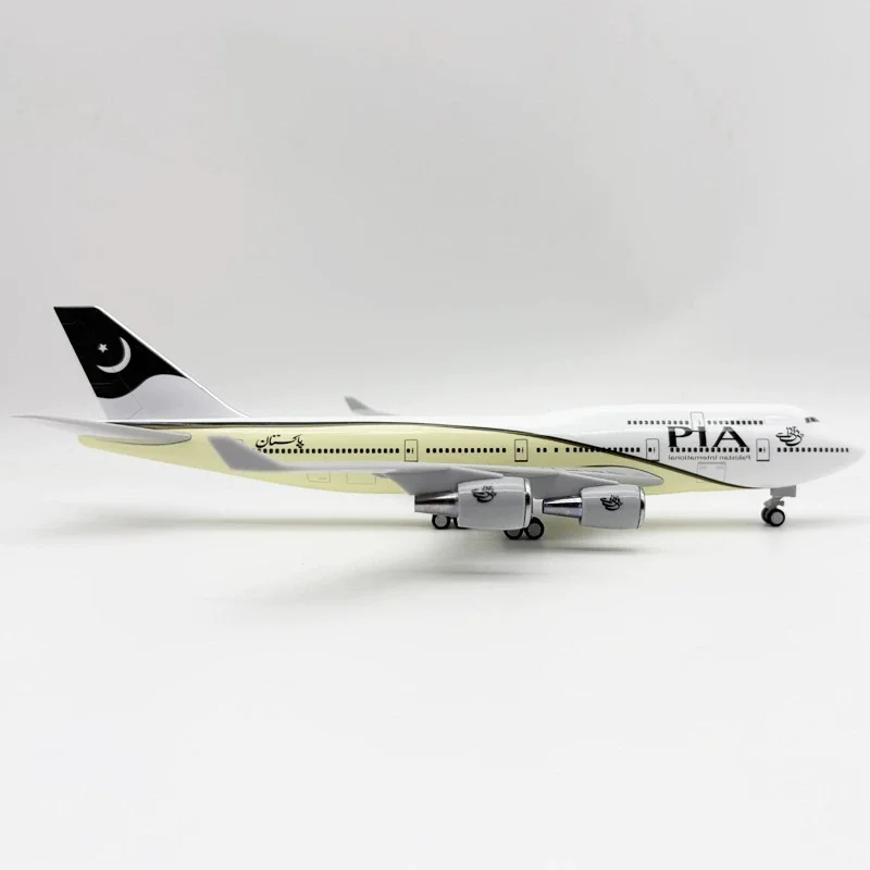 

Масштабная модель самолета 1/250 из литой смолы, 30 см, самолет PIA Airways B747 (Пакистан), игрушка для детей, подарок для демонстрации, с подставкой