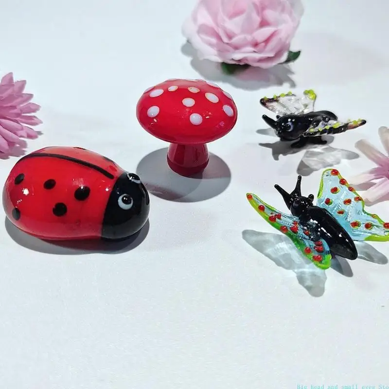 581C Glass Animal Figure for Cabinet and Shelf Display, Mini Accent Piece for Desk with Colored Detail for Indoor Use