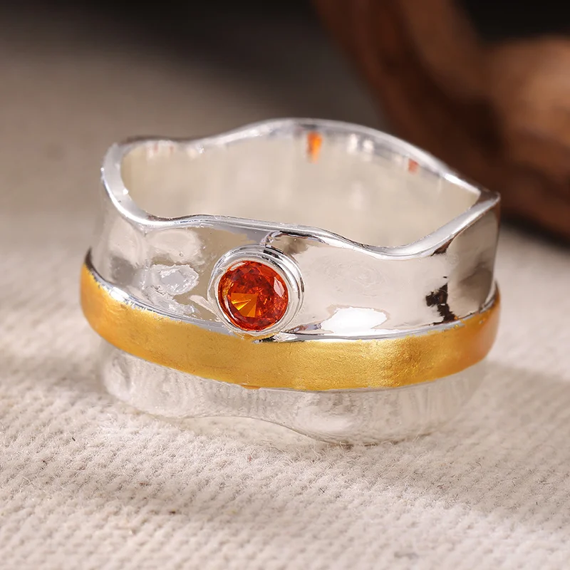 Vintage Style Two Tone Wide Face Ring Inlay Red Synthetic Zircon Embellishment Personalized Ring For Women Fashion Jewelry