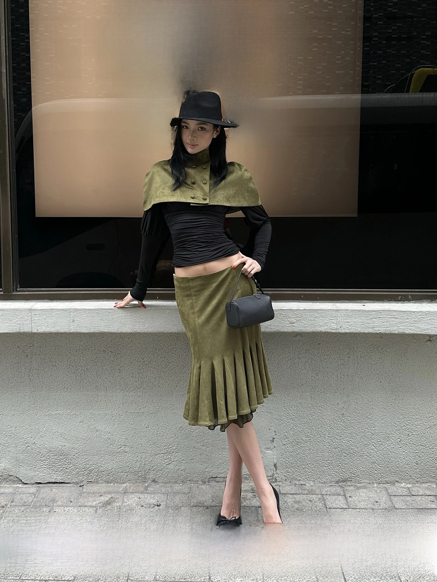 

Женский весенний комплект из двух предметов: юбка и топ с асимметричным дизайном, повседневная одежда, модный, облегающий силуэт.