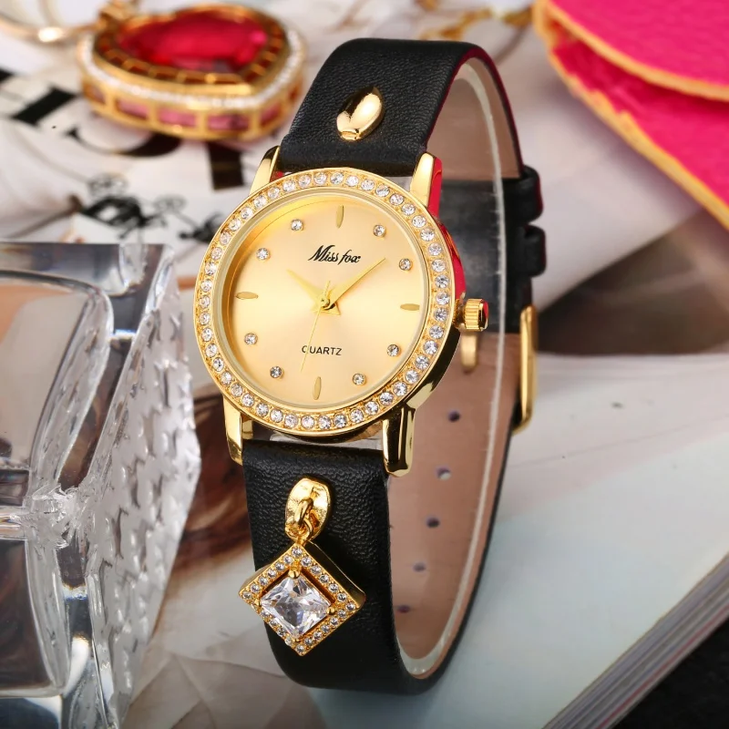 

Official brand of free shippingKorean Fashion Diamond Delicate Small Dial Leather BeltExquisite women's watch