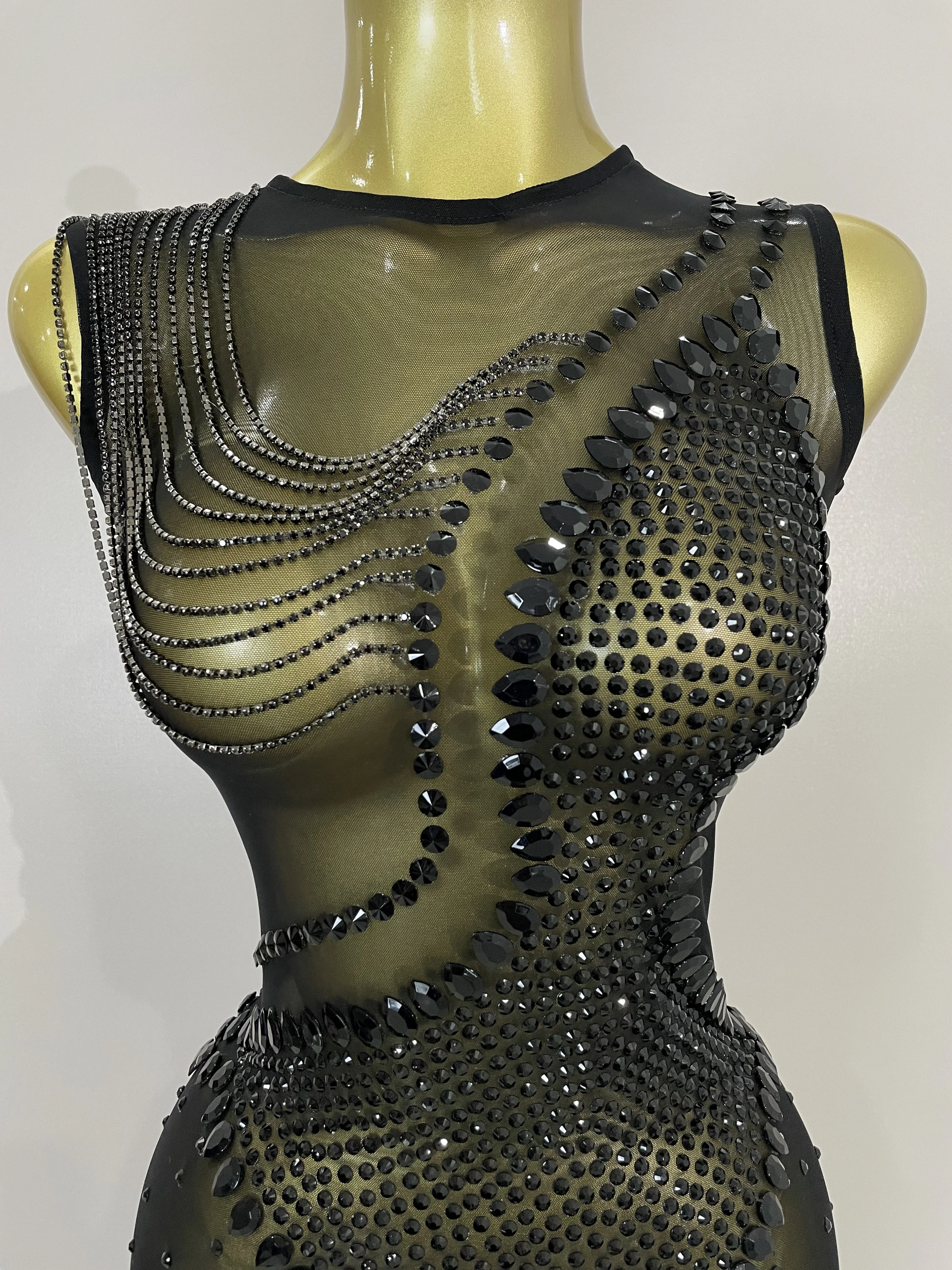 Combinaison extensible noire transparente avec chaîne en strass scintillants pour femmes, barboteuse de scène pour fête d'anniversaire, boîte de nuit, Festival, nouvelle collection