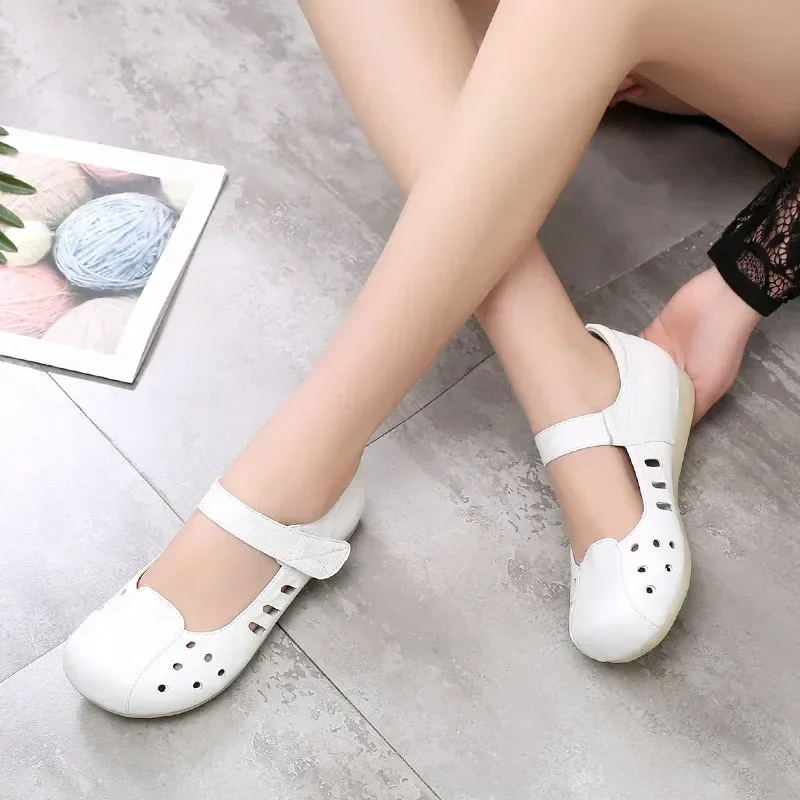 New round head nurse shoes wide head large flat bottom non-slip beef tendon sole fat white work single leather pair