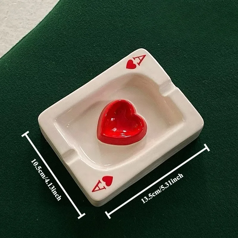 Posacenere artigianale in ceramica, posacenere cuore rosso, bar dell'hotel, soggiorno, decorazione del tavolo da pranzo, artigianato in ceramica, decorazione della casa, poker
