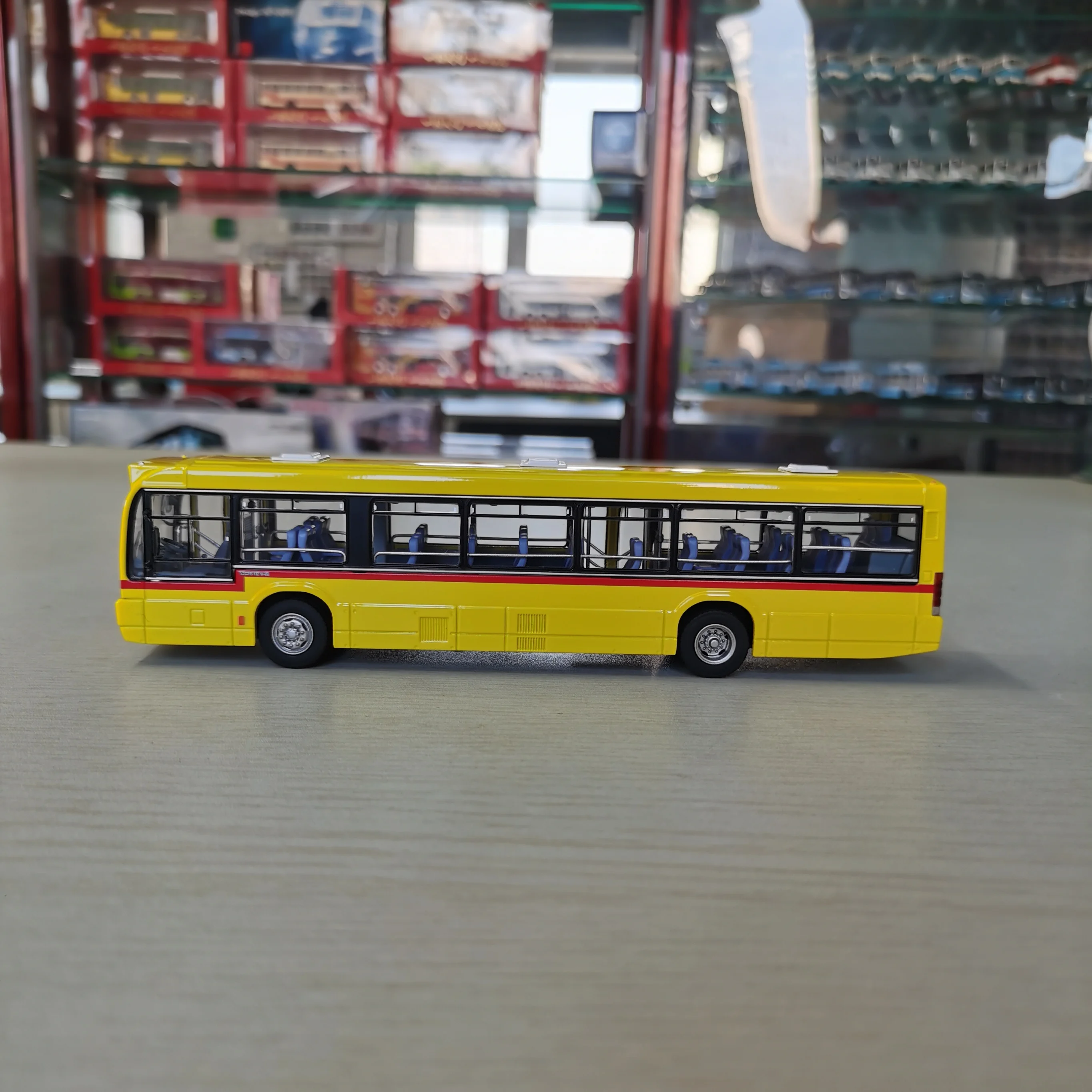 Diecast 1:64 Maßstab Auto Shadow Shiguang DD6121HS Gelb Meer Bus Auto Modell Sammeln Spielzeug Geschenk Souvenir Display Ornament