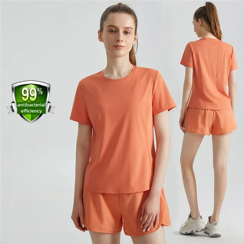 

Women's loose, breathable and quick-drying sports short-sleeve set with yoga training shorts is suitable for gym workouts.Set