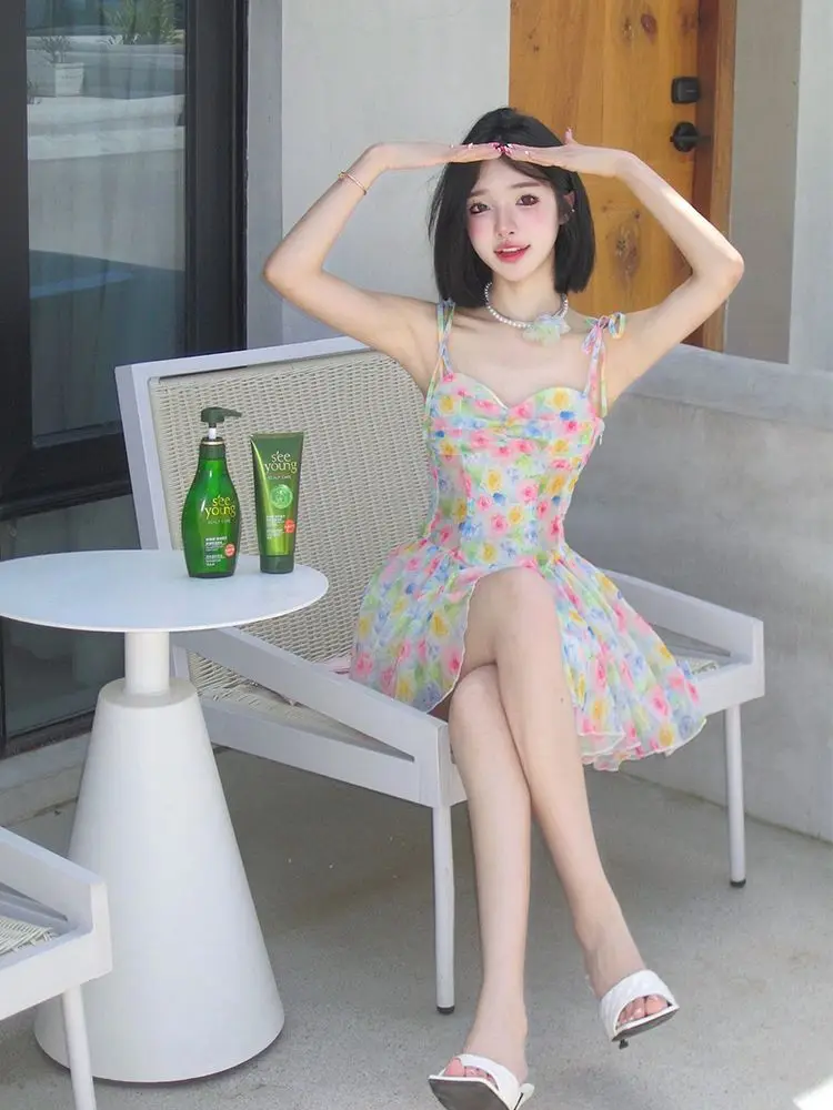 Sexy sem costas floral mini vestido feminino cinta de espaguete plissado em camadas magro elegante vestido verão férias praia festa outfit 2025