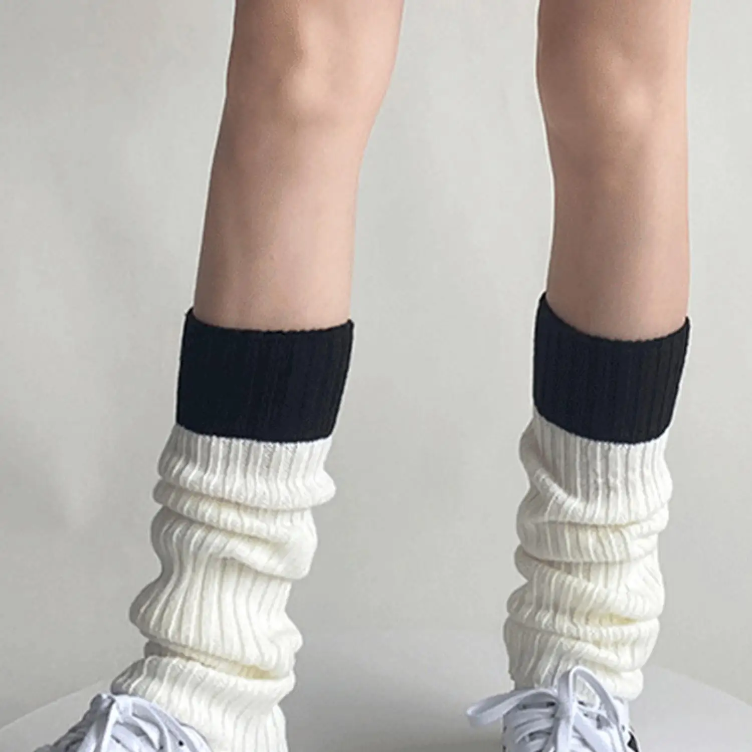 Women Black And White Pleated Pile Socks Fashionable Lolita Leg Warmers Girls Autumn Winter Loose Comfortable Mid Tube Socks