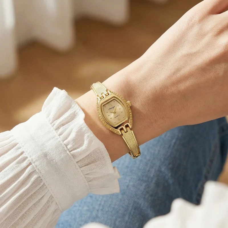 Classic Retro Small Gold Women Watch Slim Textured Metal Bracelet Analog Quartz Wristwatch Elegant Dress Ladies Watch Clock Gift