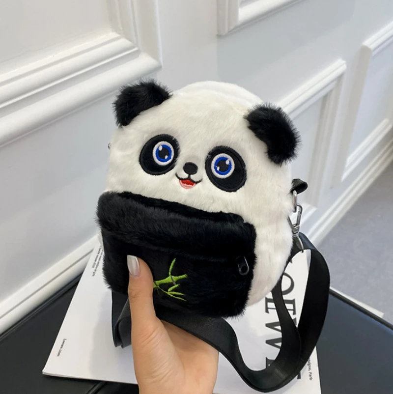 Personal isierte niedliche Cartoon Plüsch Riesen Panda Umhängetasche maßge schneiderte gestickte Name eine Umhängetasche Puppe Rucksack Mädchen