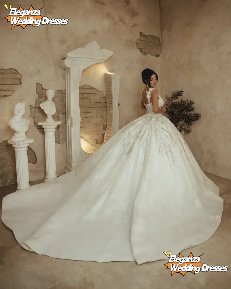 カスタマイズされた高級ウェディングドレス 3D 花のアップリケブライダルボールガウンラインストーン背中の開いたスパゲッティストラップ製の花嫁ドレス