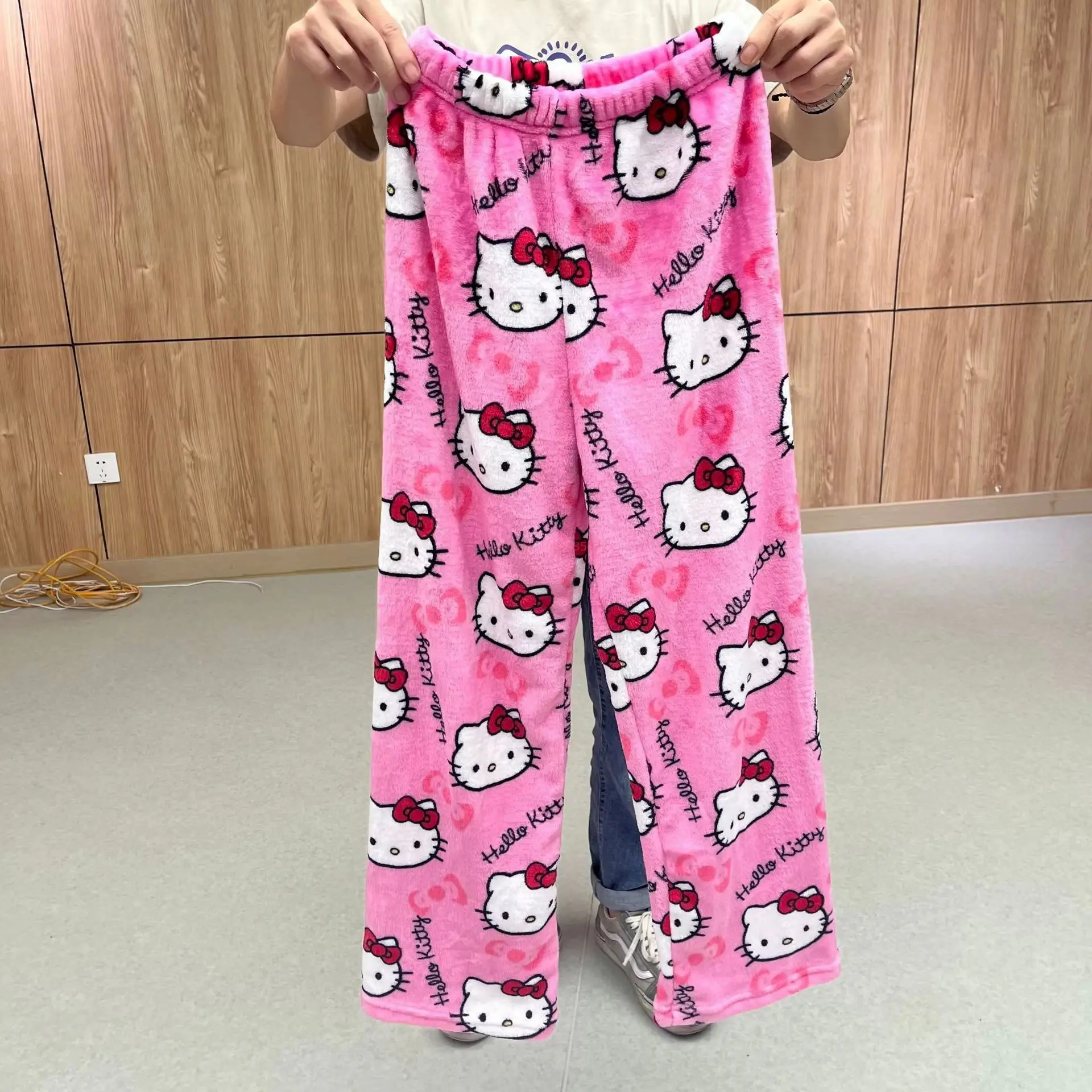 Hello Kitty เซ็ตชุดนอนผ้าสักหลาดสตรี, กางเกงการ์ตูนขนสัตว์อบอุ่นลำลองเสื้อแจ็คเก็ตชุดลองจอนใส่อยู่บ้านฤดูหนาวฤดูใบไม้ร่วง