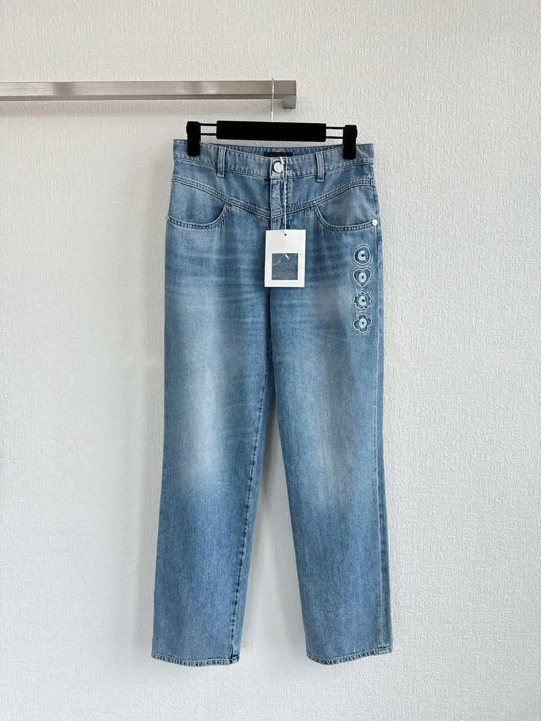 

Women's High-Waisted Straight-Leg Wide Fit Denim Jeans, Slimming Loose-Fit Pants with Extra Room in Waist and Thighs – Heav