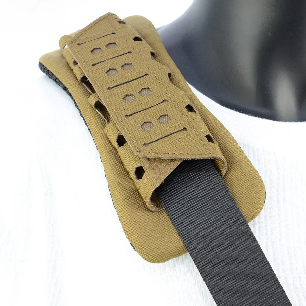 Lightweight laser cut shoulder pads Breathable anti-slip pads for tactical vests Suitable for most tactical vests and backpacks