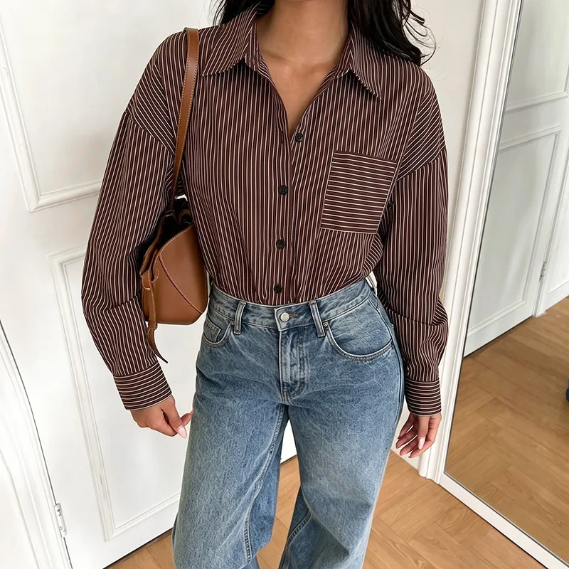 New style in autumn 2026: one-piece shirt with a laid-back and elegant striped design, casual shirt for women