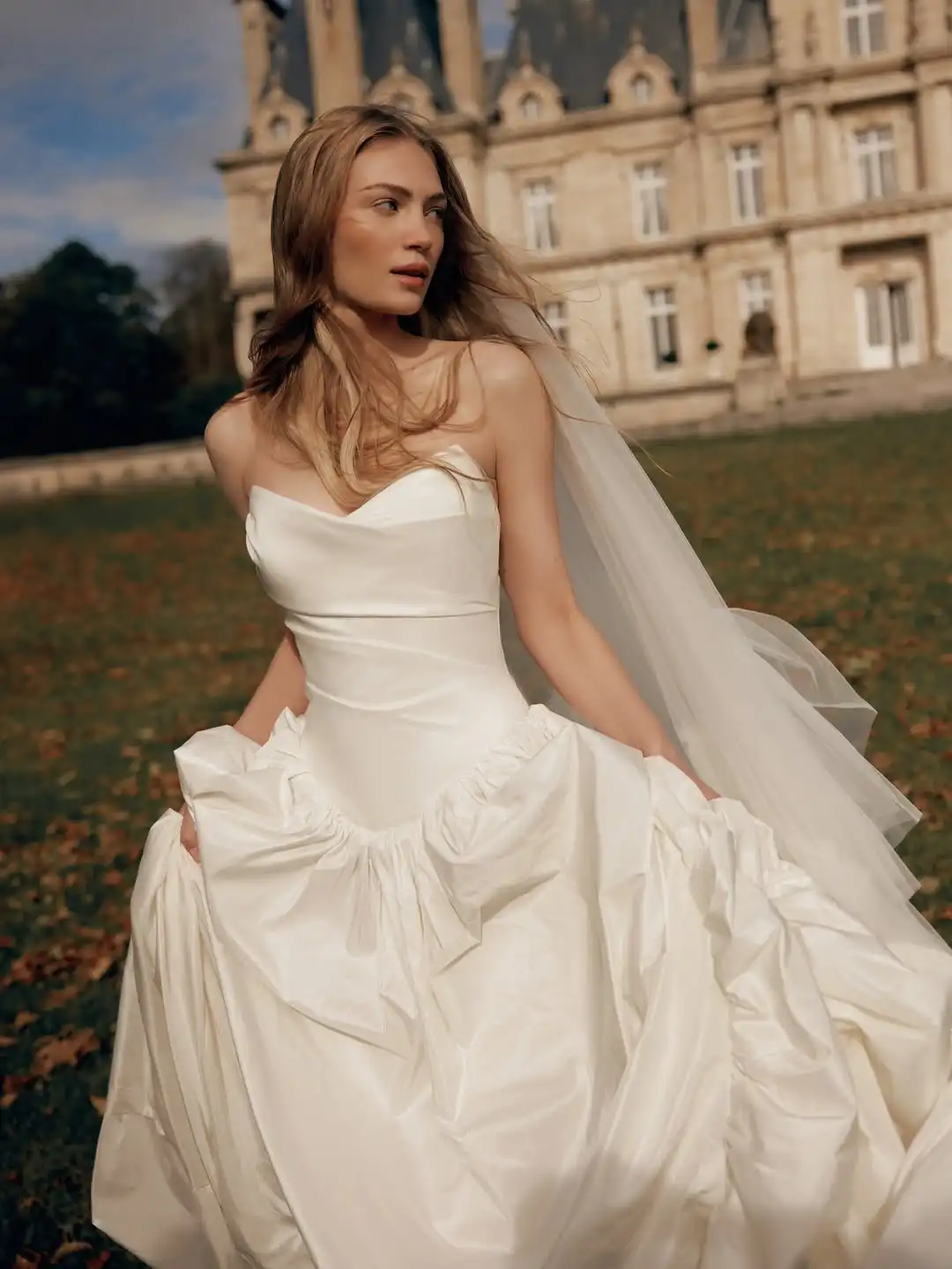 ZanBan Simple Satin Sweetheart  A-Line Wedding Dresses Modern Backless Bridal Gowns Sweep Train Vestidos Novias Boda Customized