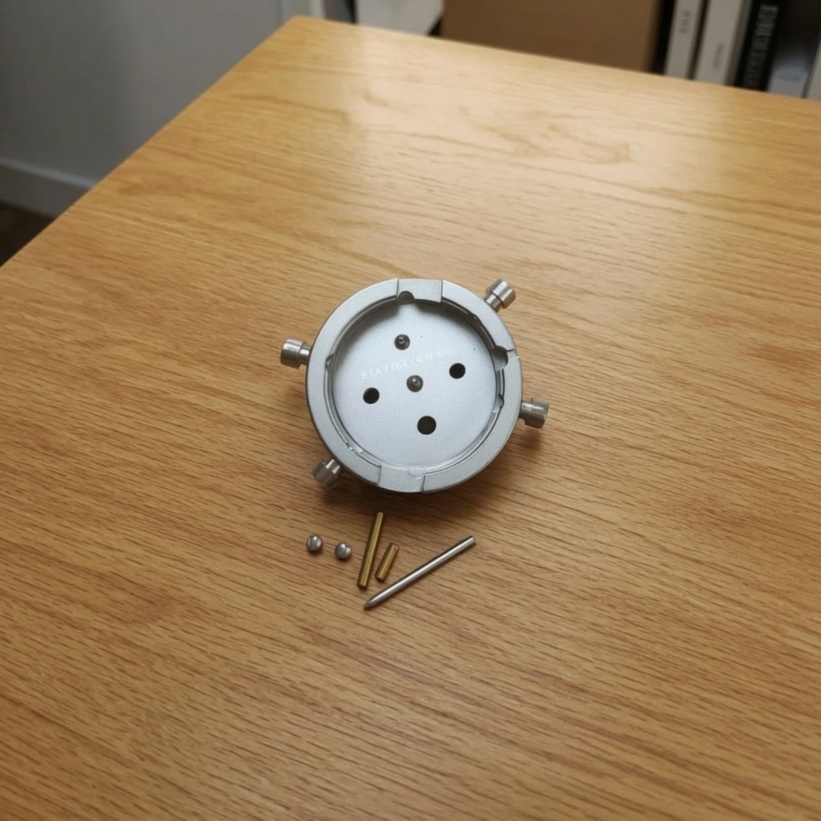 Watch Movement Holder Metal Watchmaker Movement Holder Watch Repair Tool Compact Rigid for Watchmakers, Bench Work