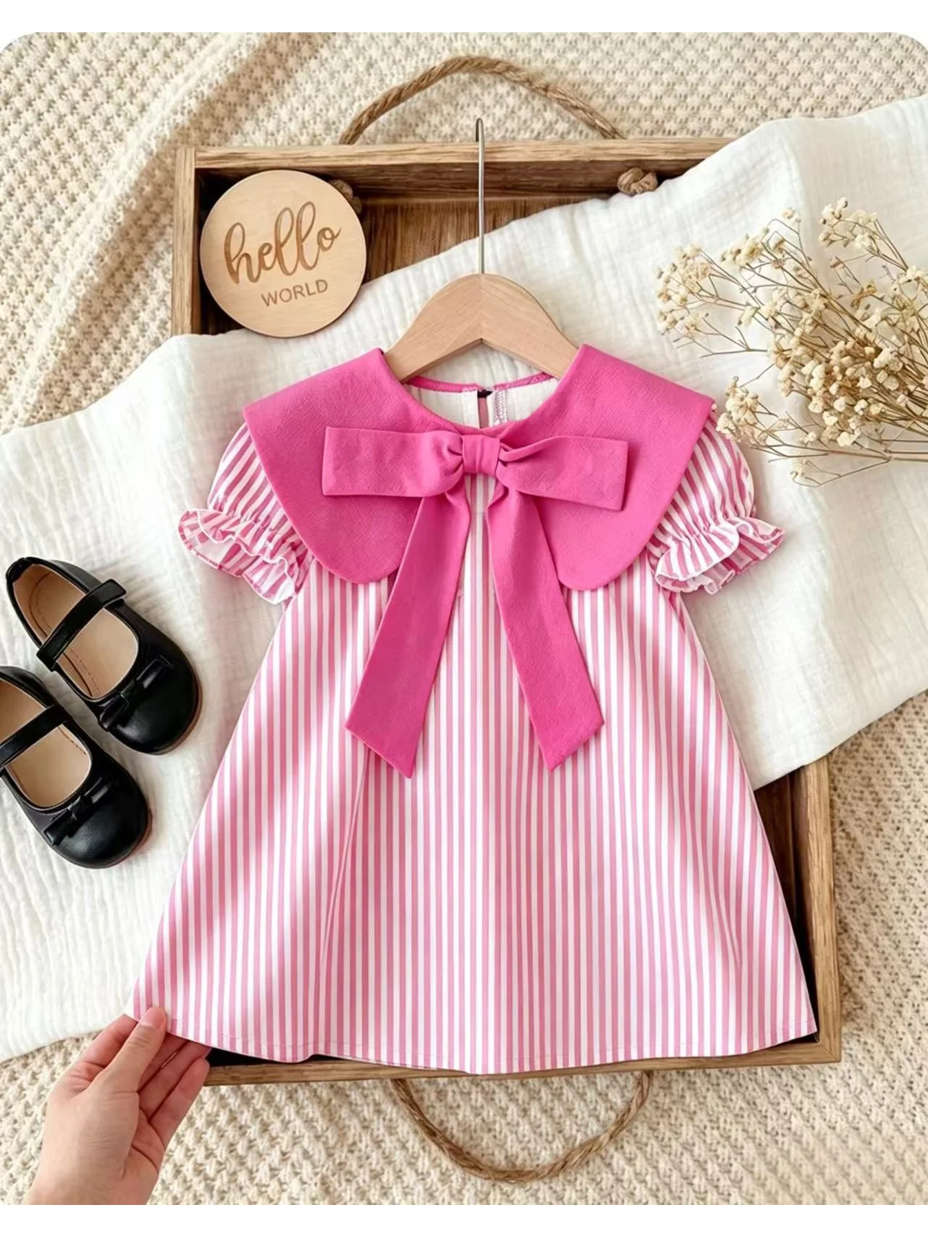Kinder-Freizeitkleid mit Rundhalsausschnitt, Falsk-Kragen, Schleife, Karomuster und kurzen Ärmeln – Detail 9