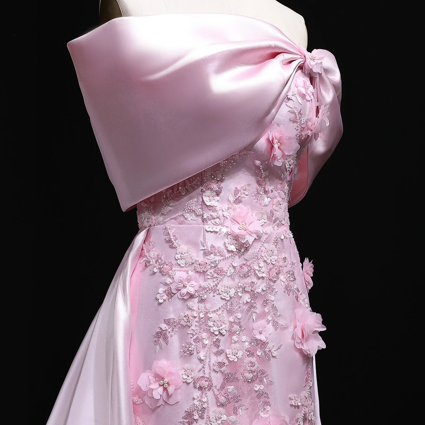 Sharon Said Elegantes Abendkleid in Übergröße mit rosa Schleife, schulterfrei, luxuriöse 3D-Blumen, Damen-Partykleid, Ballkleid XD056, maßgeschneidert – Detail 9