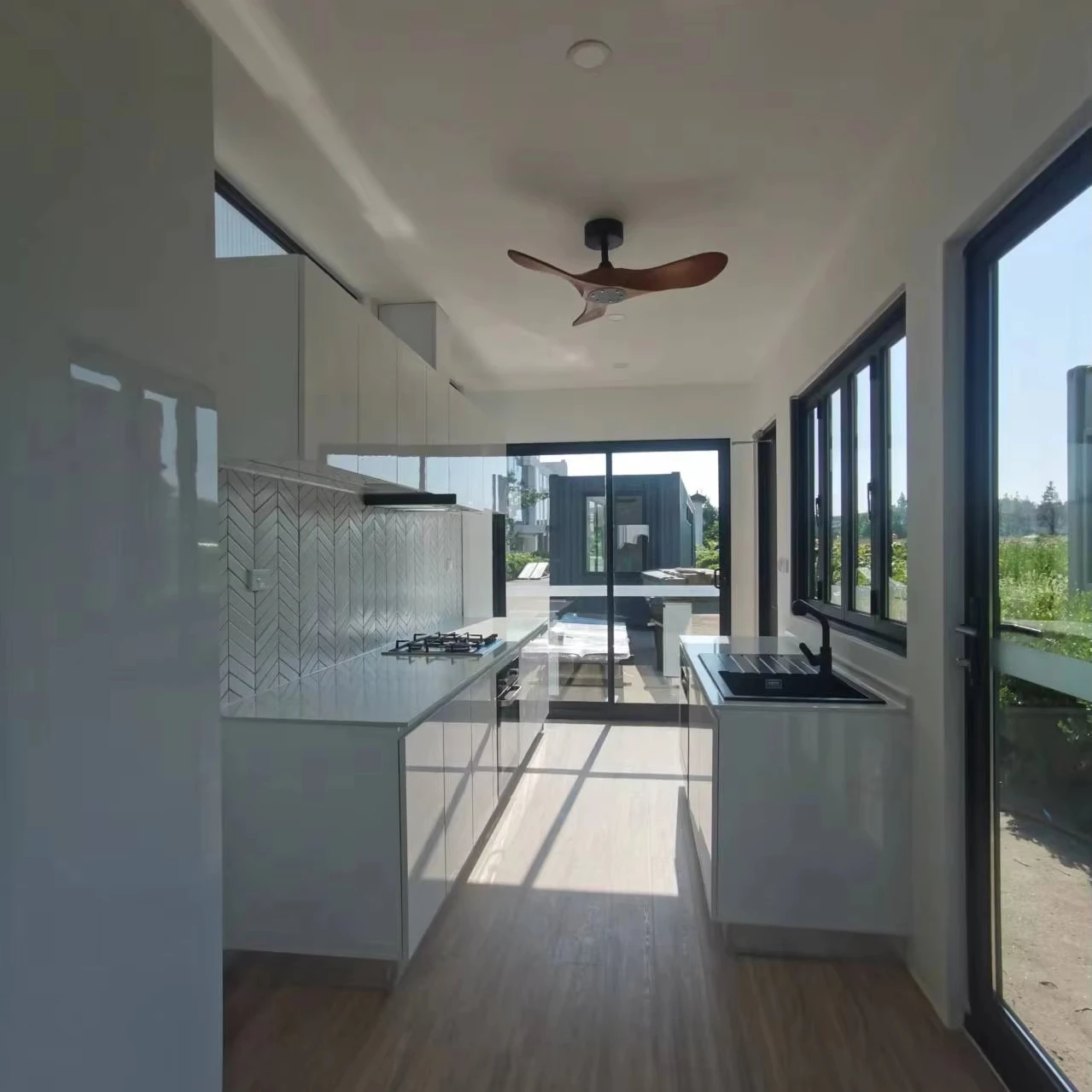Industry Leading 40ft Prefab Shipping Container House Modular Tiny Home Big Space for Living Room Sandwich Panel Steel