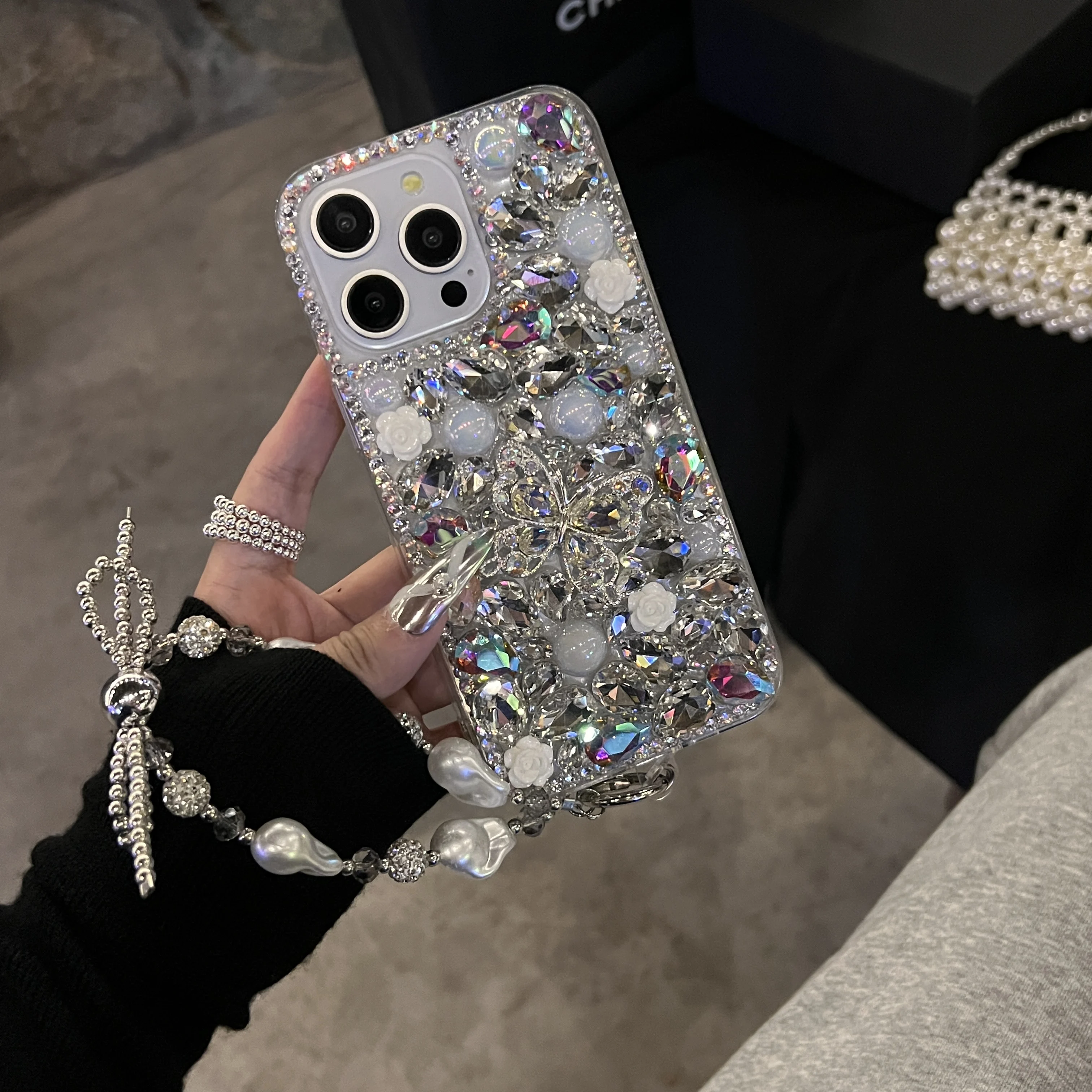 

Cute Rhinestone Butterfly Phone Cover For iPhone 16 15 14 Pro Max 13 12 11 XR XS Max Flowers Crystal Case With Portable Bracelet