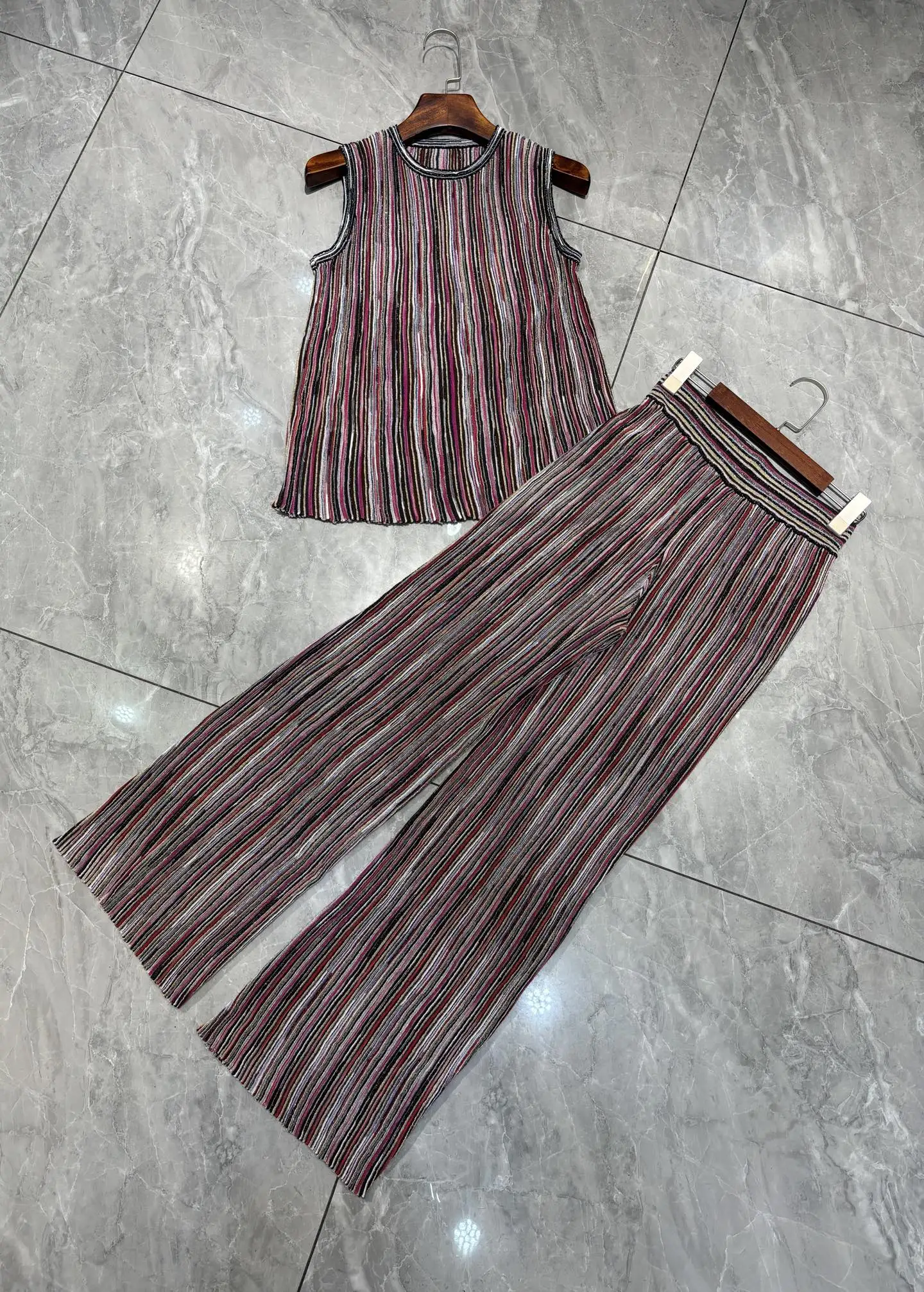 

Women Colorful Striped Sequined set O-Neck Sleeveless Vest + Elastic Waist Wide Leg Trousers Casual Knitted Set