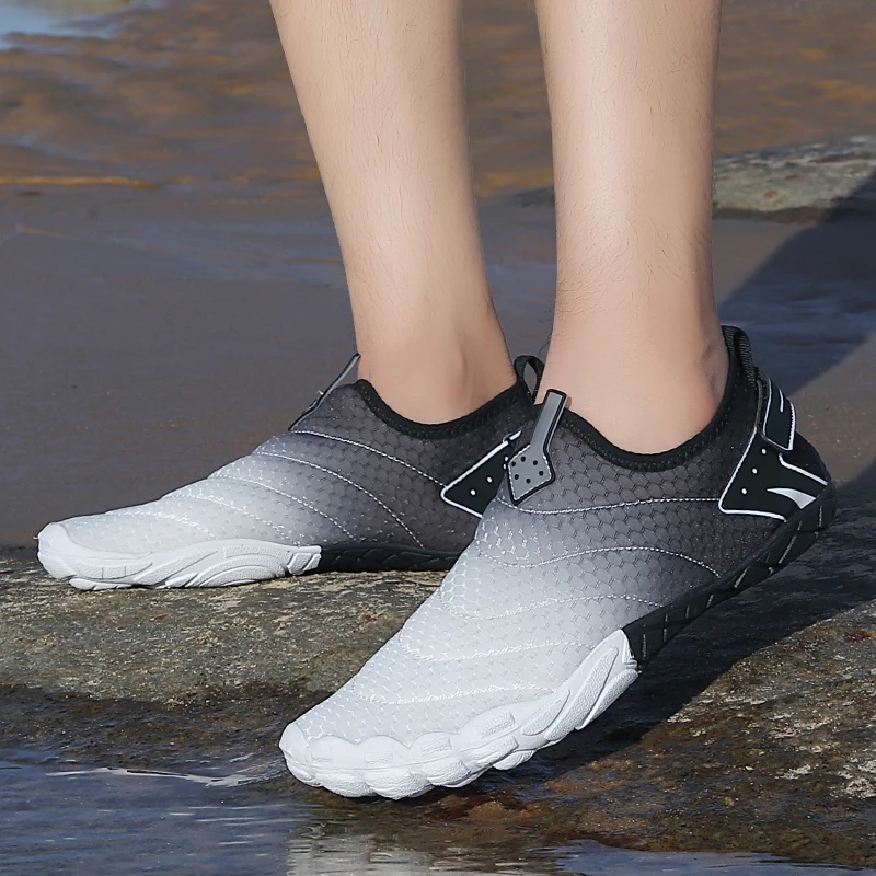 Zapatos de agua para mujer, zapatillas de playa suaves y ligeras, zapatillas deportivas antideslizantes de secado rápido, calzado de Fitness para Yoga en interiores, natación y vadear