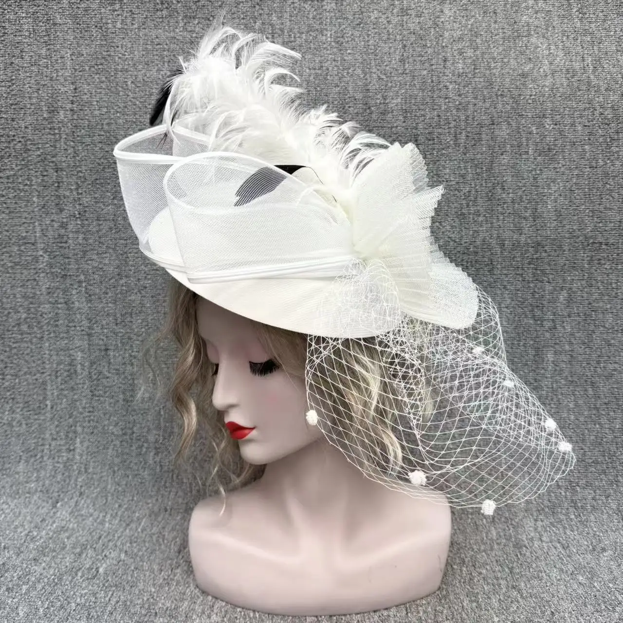 Fascinator de mariage élégant en plumes pour femme, idéal pour événements formels, Derby et mariages