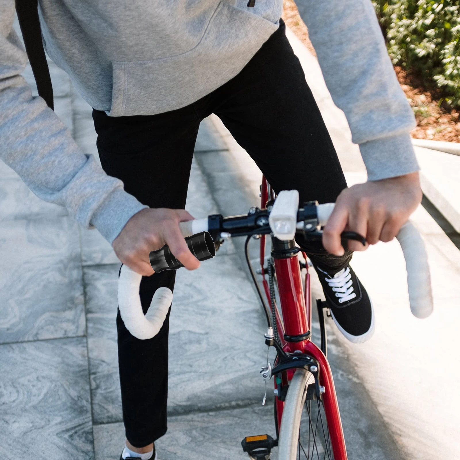 

2Pcs Bike Wheel Axle Lamp Holder Quick Release Light Base Compact Space Saving High Durability Bike Lamp Holder