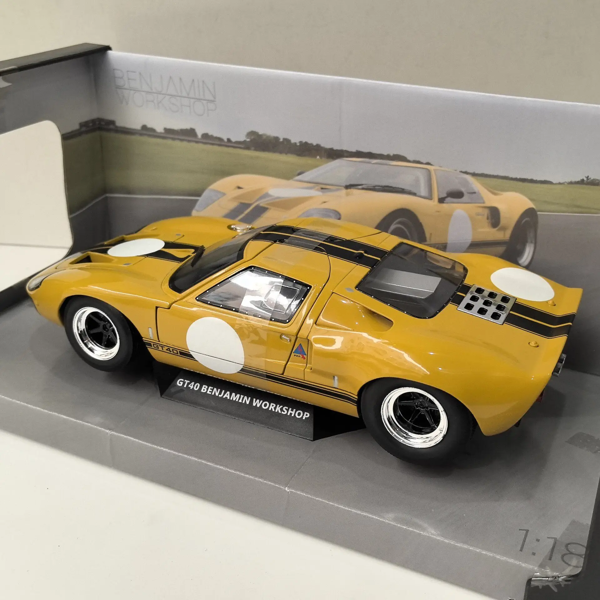 Diecast SOLIDO 1/18 Scale FORD GT40 Racing U1 Alloy Car Model view 4