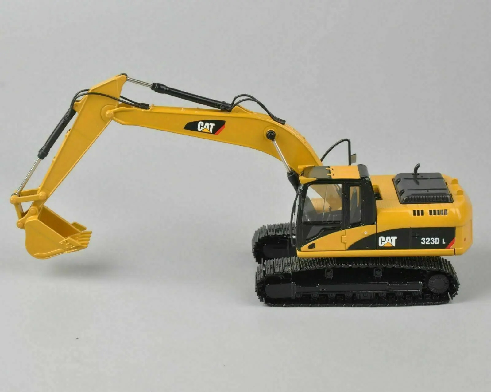 323D L Hydraulic Excavator 1/50 Scale Die-Cast Construction Vehicles Model 55215 New in Box