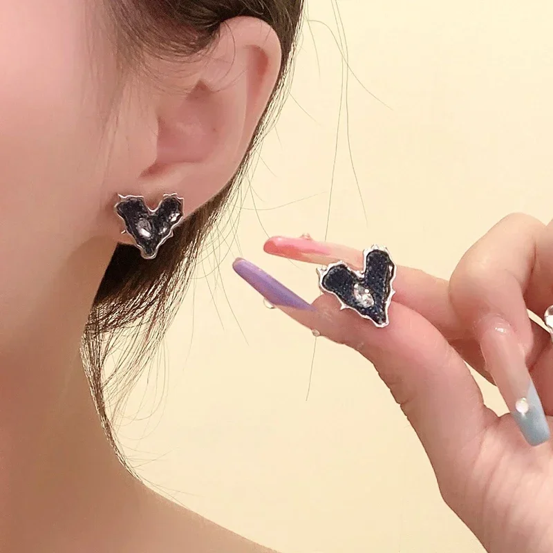 Charming Love Heart Distress Retro Cowboy Oval Zircon Lines Closed Angle Stud Earrings for Women Fashion Jewelry Wholesale Party